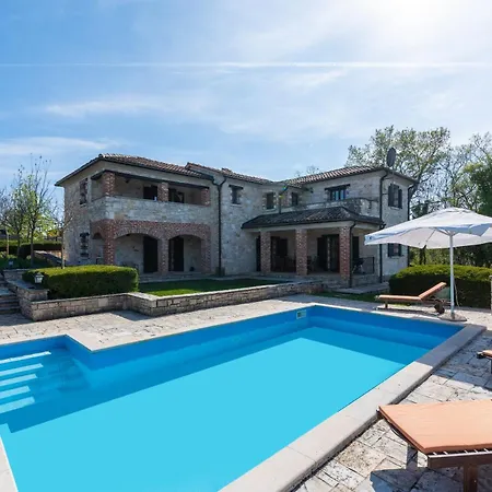 Authentic Retreat In Lush Rural Istria - Fabina וילה
